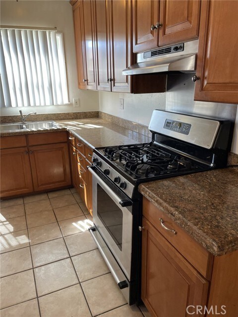 Foto del edificio - 14823 Longworth Ave