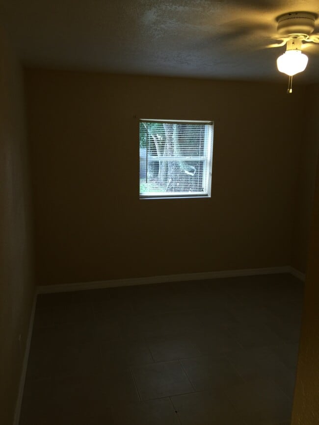 Foto del edificio - 914C Portage Street