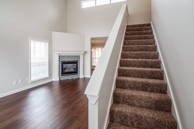 Building Photo - 6844 Charlotte Dr