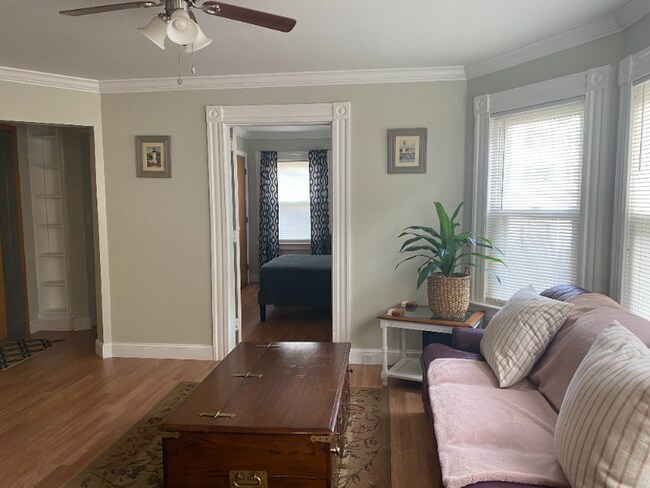 Building Photo - 105-107-107 Evergreen Ave