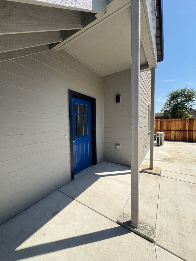 Foto del edificio - 629-629 N Sacramento St