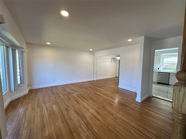 Building Photo - 14 Somers Ln