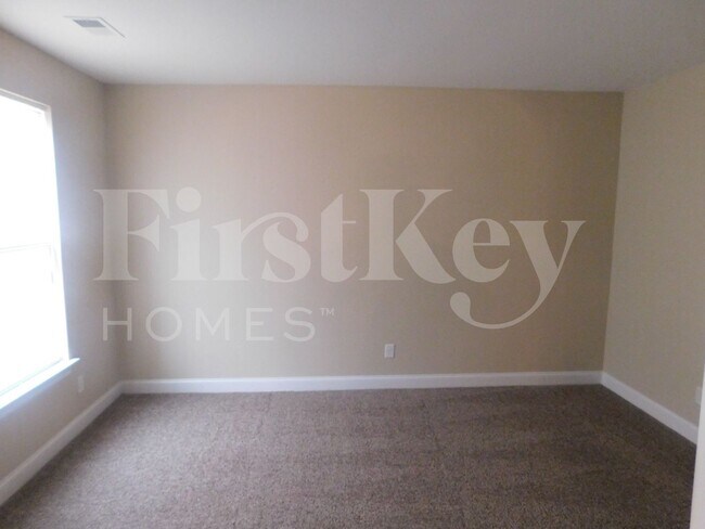 Building Photo - 610 Leitrim Way