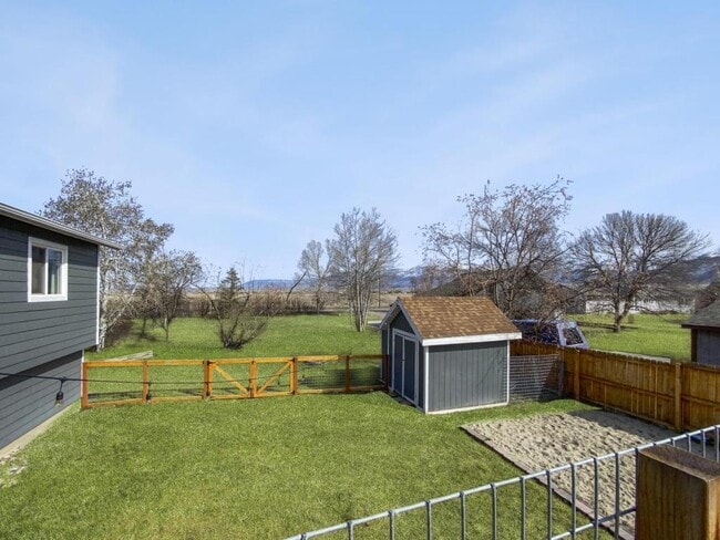 Building Photo - 3250 W.Hollyhock Dr