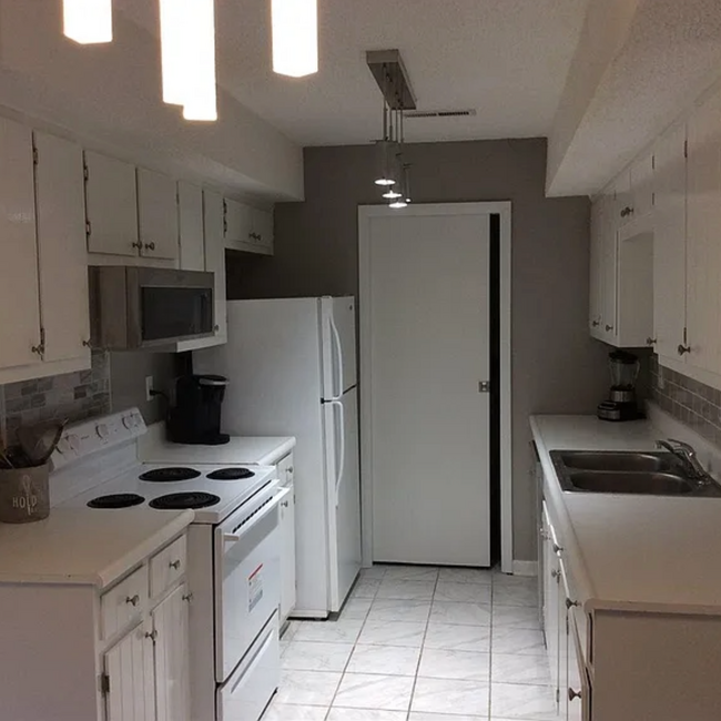 Kitchen 1 - 2225 Golf Rd SW