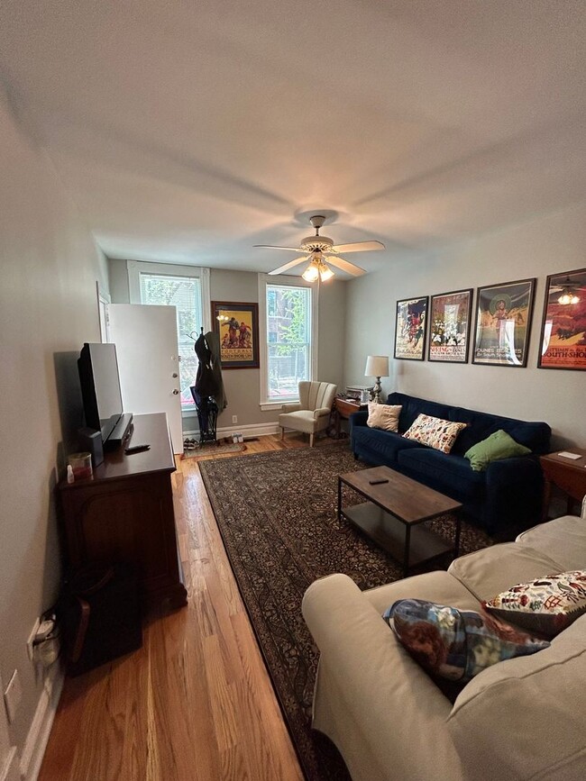Foto del edificio - 2311 N Greenview Ave