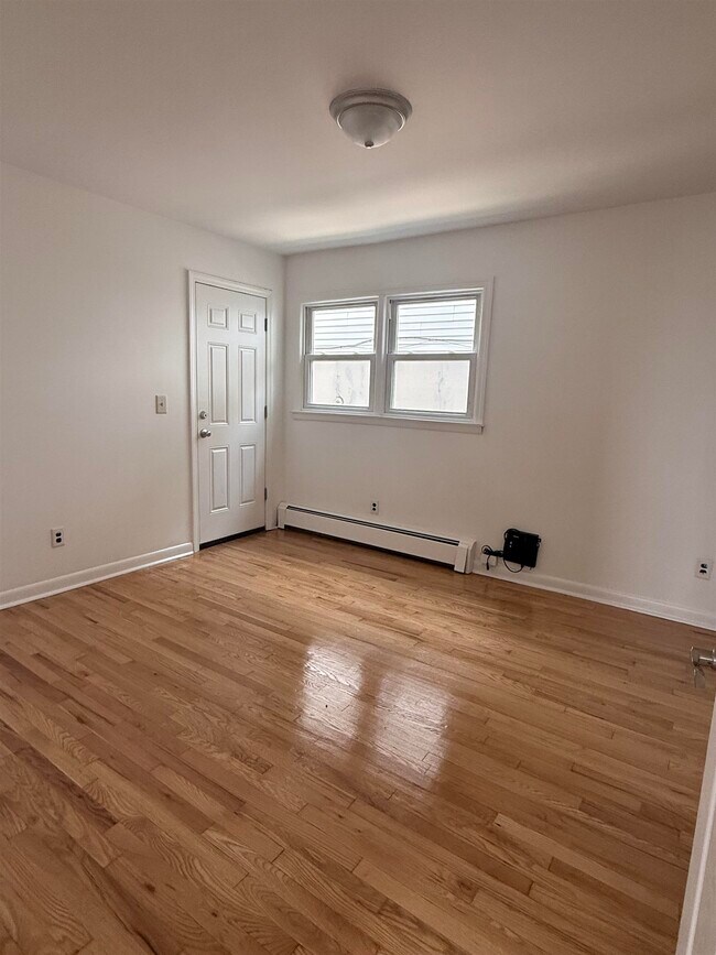 Foto del edificio - 1701 83rd St
