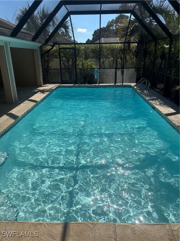 Foto del edificio - 385 Ashbury Way