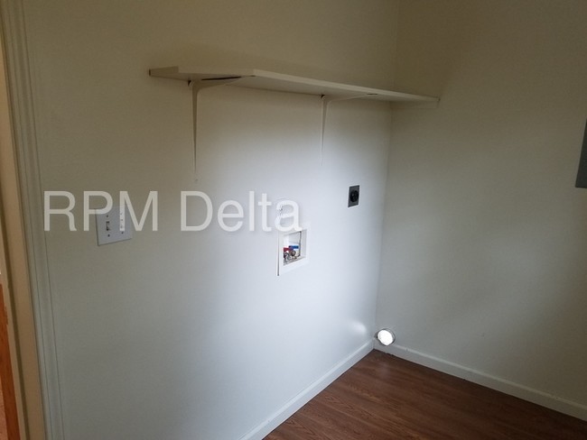 Building Photo - 610 N Optimistic Ln