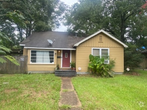 Building Photo - 807 S Cypress St