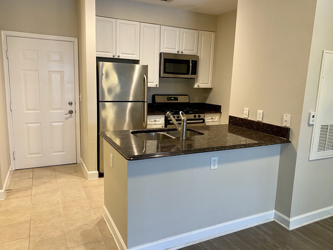 Kitchen - 501 Hungerford Dr