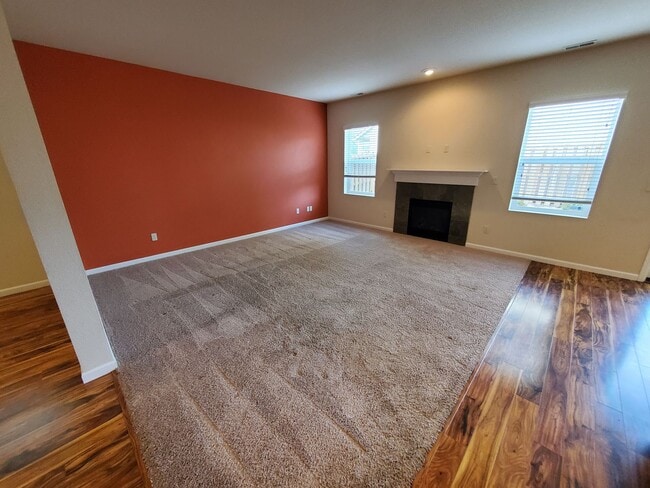 Building Photo - Dog Friendly 4 Bed, 3 Bath Home in North Albany!