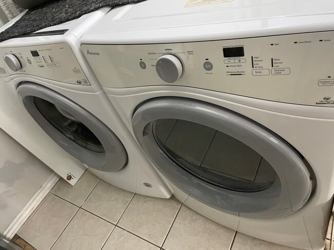 In-unit laundry - 32 Firwood Av