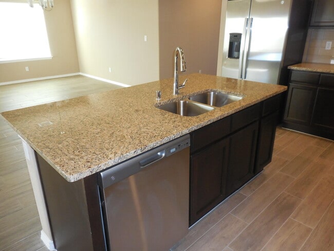 Foto del edificio - 7312 Glacier Dr
