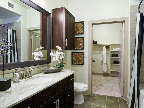 Building Photo - 642 Blythe Ct