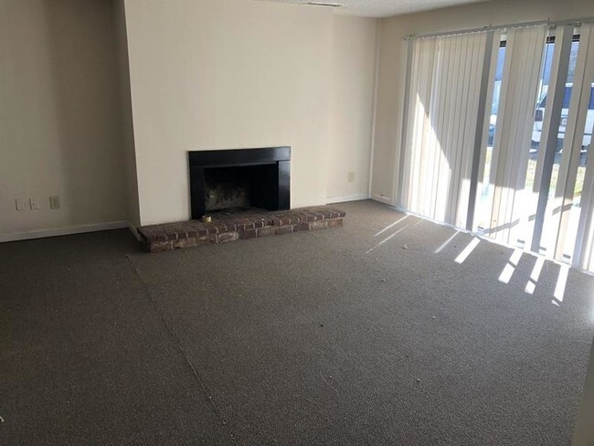 Building Photo - 3575 Oakvale Rd