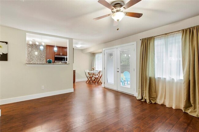 Foto del edificio - 6101 Harwin Ln