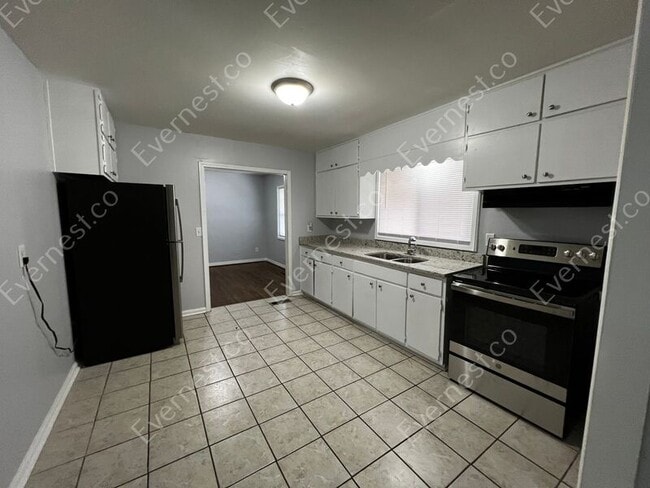 Building Photo - 232 Sanford Dr