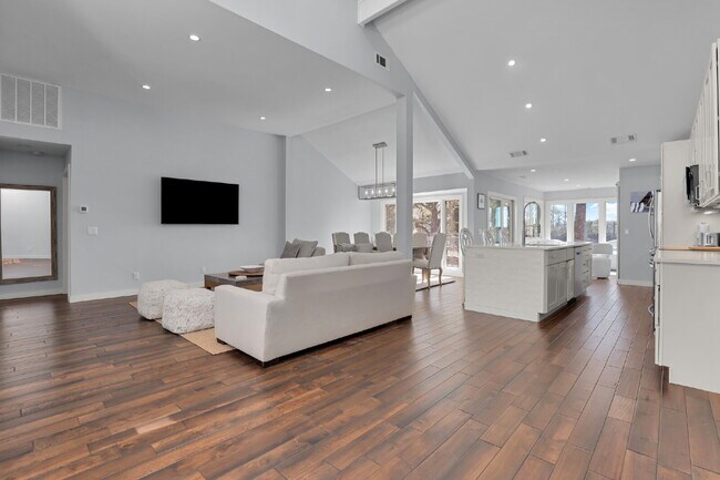 Foto del edificio - "Coastal Comfort Awaits: Spacious 3-Bed, 3-Bath Furnished Retreat in Moss Creek on the Marsh!"