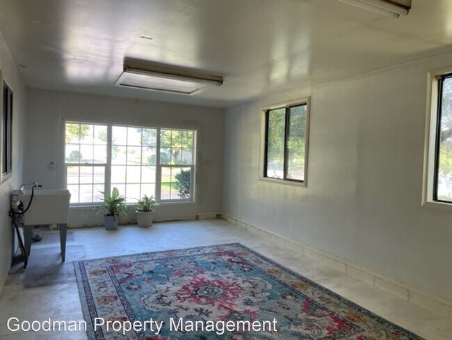 Foto del edificio - 3 br, 1 bath House - 95 Castle Rd