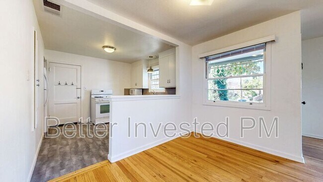 Building Photo - 2224 Midway Dr