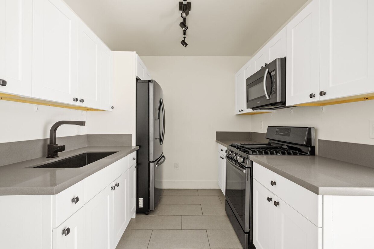Foto principal - 14210 Calvert St
