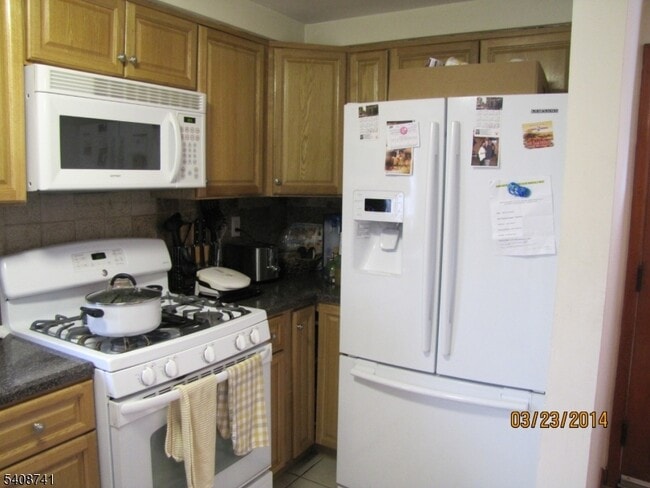 Building Photo - 298 Luddington Ave