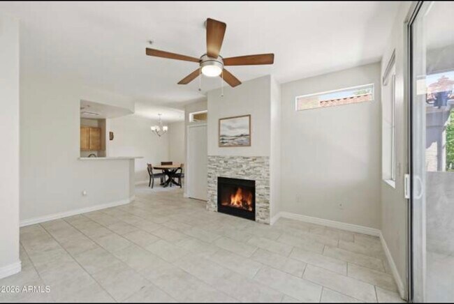 Foto del edificio - 3830 E Lakewood Pky E