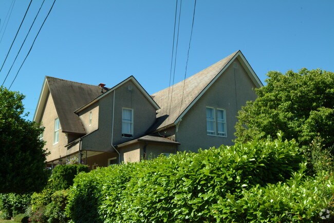 Building Photo - 1106 Pine St