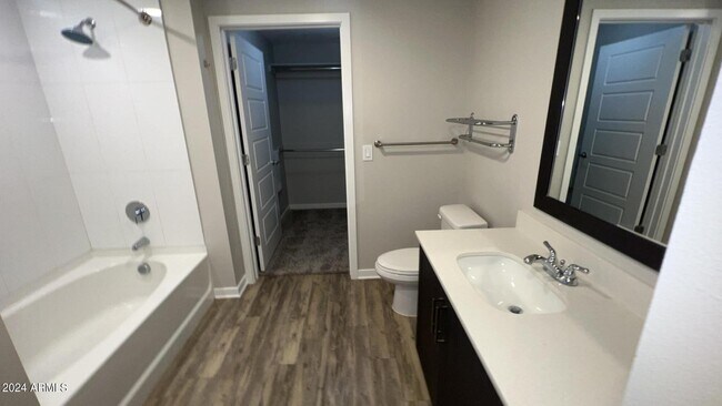 Foto del edificio - 4949 N 7th St