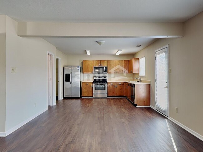 Foto del edificio - 205 Farm Springs Rd