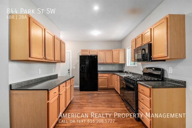 Foto del edificio - 844 Park St SW