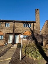 Building Photo - 28 Servan Ct