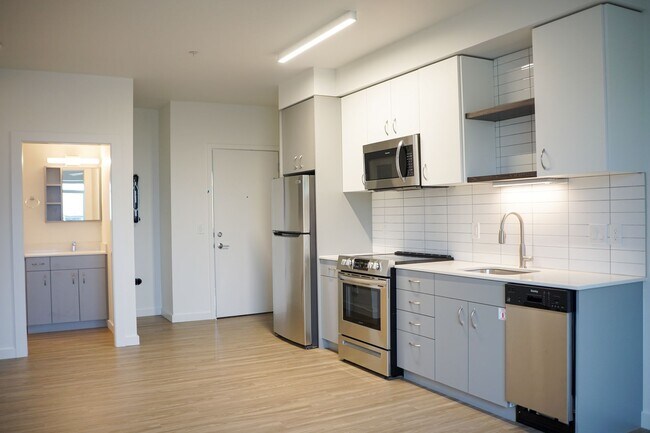Building Photo - Modern 3rd Floor Studio with Condo-Grade Finishes!