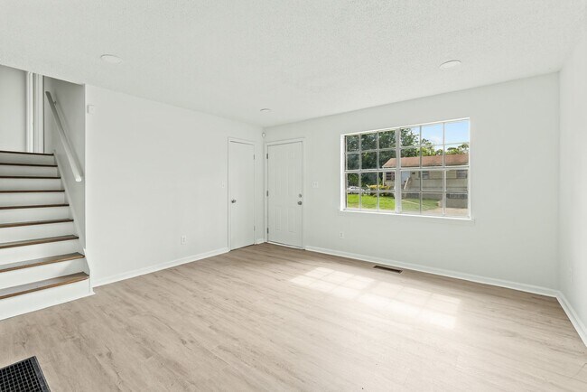 Foto del edificio - Spacious beautiful 4-bedroom 2.5 bath home