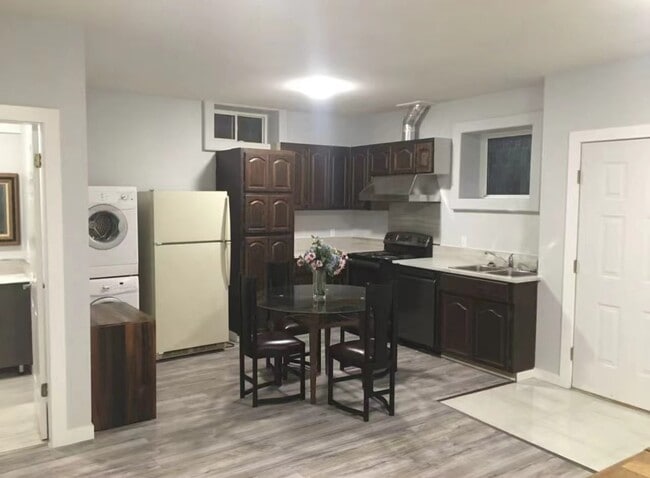 Photo du bâtiment - 16077 Morgan Creek Cres