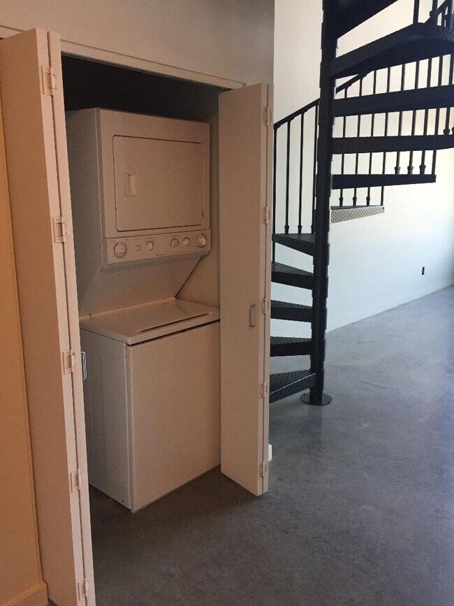 Laundry - 1507 SE 45th Ave