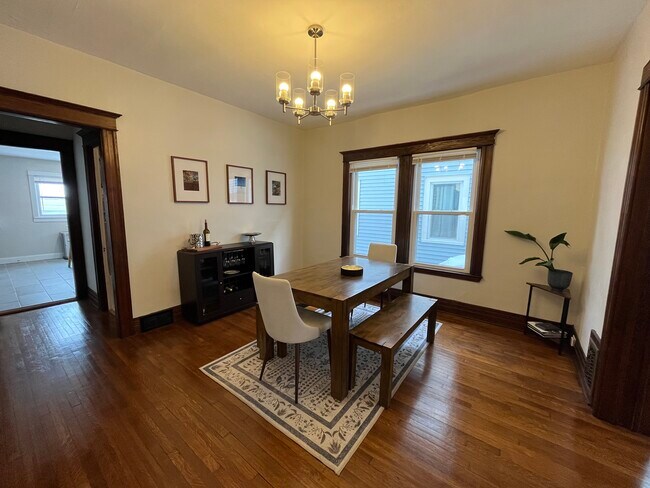 Foto del edificio - 166 Blaine Ave