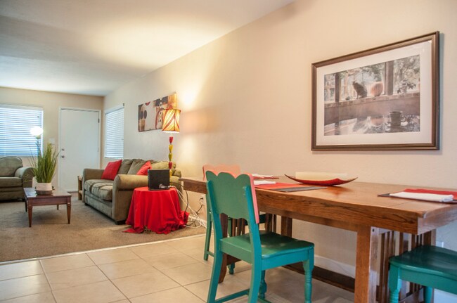 Foto del edificio - 718 N Floral St