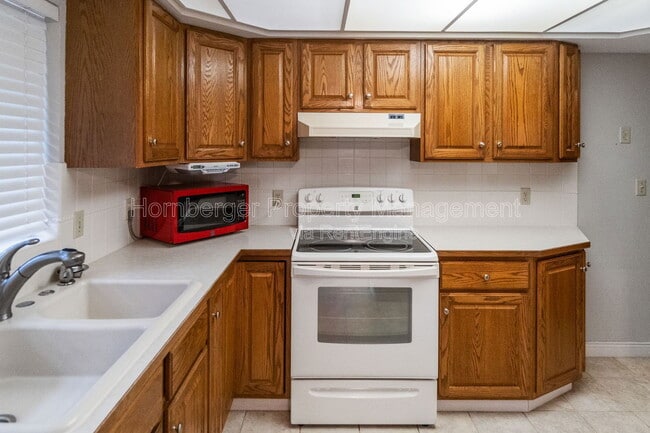 Building Photo - 1214 E 43rd Ave
