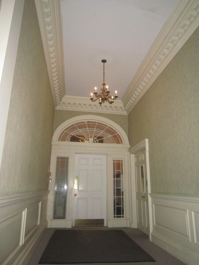 interior foyer door & fixture - 61 Marlborough St