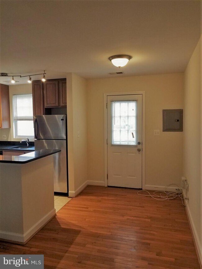 Foto del edificio - 6870 Hawthorne St