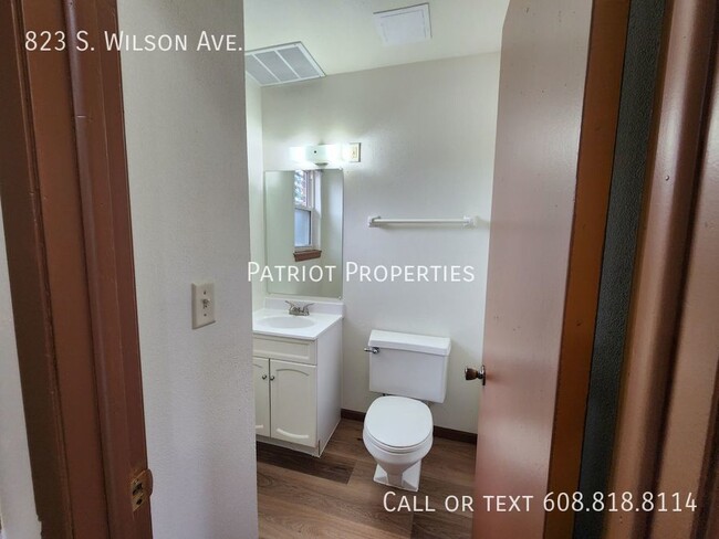 Building Photo - 3 bedroom/ 1.5 bath Townhome in Hartford, WI