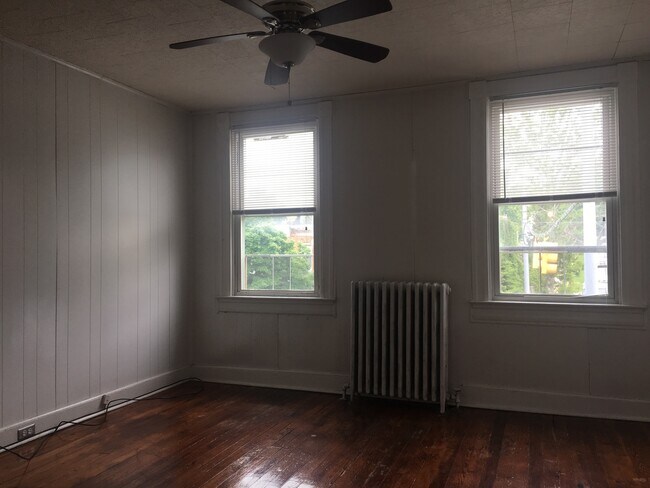 Foto del edificio - For Rent: Charming Retreat on Falls Rd