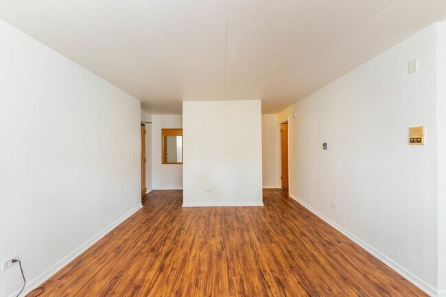 Building Photo - 109 S Elmwood Ave