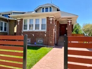 Building Photo - 4857 W Wellington Ave