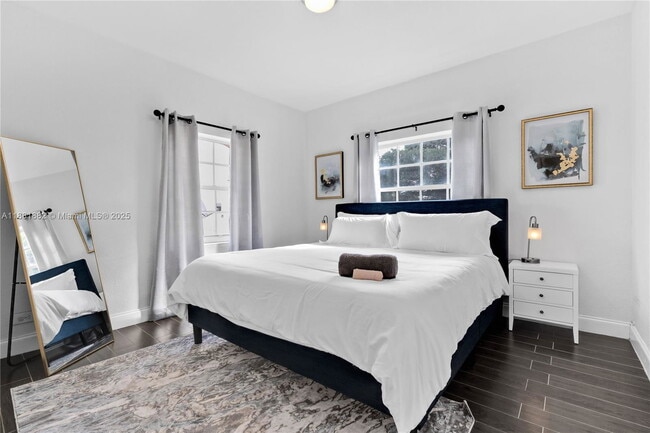 Building Photo - 2315 SW 17th St