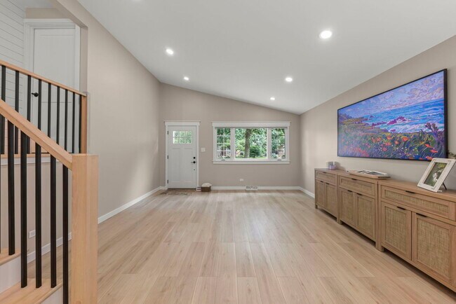 Foto del edificio - 5244 Benton Ave