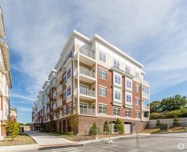 Foto del edificio - One Dutchess Luxury Waterfront 1, 2, & 3 Bedroom Apartments homes