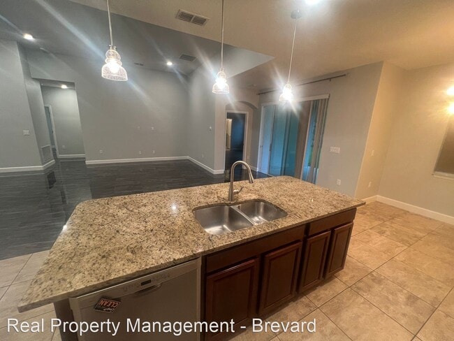 Building Photo - 5 br, 3 bath House - 828 Walden Boulevard SE
